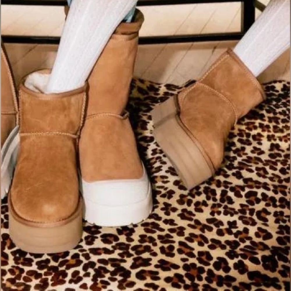 NIB Ugg Mini Platform Boots Chestnut size 5